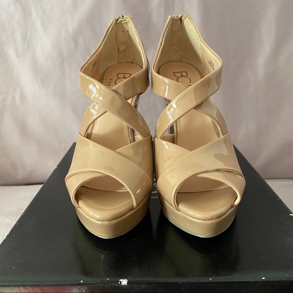 BCBG Paris Arielle Platform Pumps - Picture 4 of 5